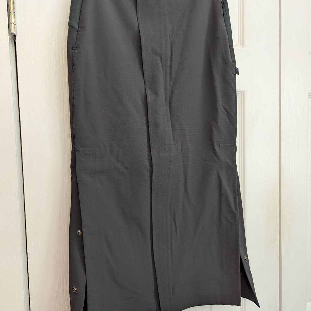 Lululemon Lab Kosaten Skirt, size 2, graphite grey
